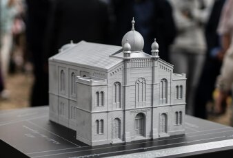 graues Modell der Großen Synagoge 