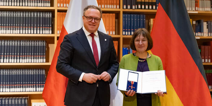 : Die Stadt gratuliert Annegret Schüle zum Bundesverdienstkreuz